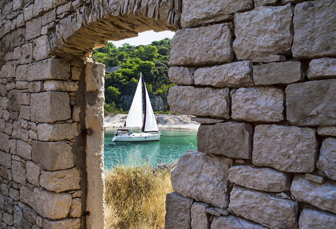 sailing from split